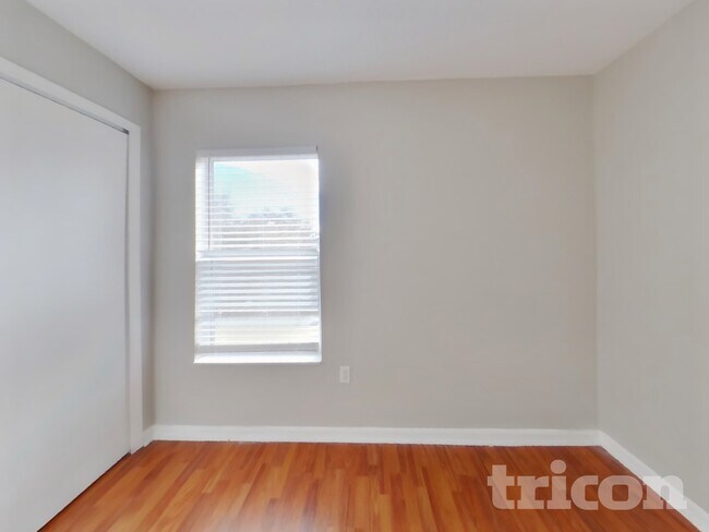 Building Photo - 2511 Brownwood Dr