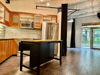 Building Photo - Stunning Pearl District Loft with Most Uti...