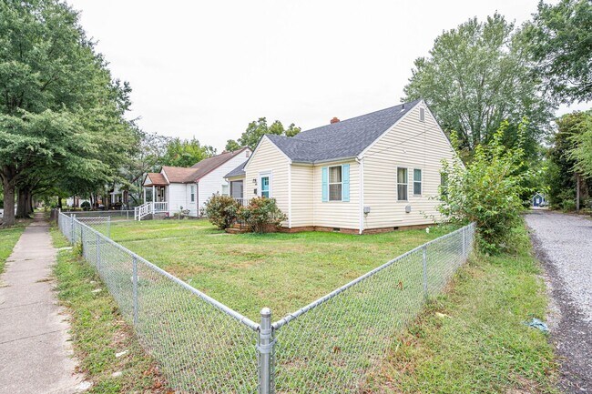 Building Photo - Charming 2-Bed, 1-Bath Home with All-inclu...