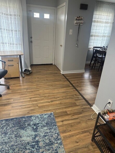 Living Room/Dinning Area - 218 Highland Blvd