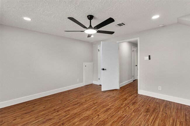 Building Photo - 9639 Springview Ln