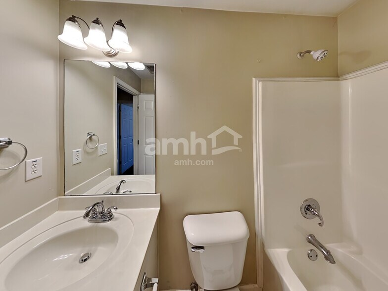 Building Photo - 907 Yancey Ct