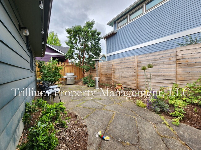 Building Photo - 5935 N Concord Ave