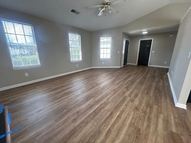 Building Photo - 25 Oak Lake Ct