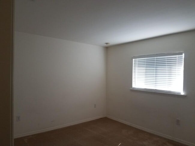 Building Photo - Beautiful Home Off of Sunshine Blvd Lehigh...