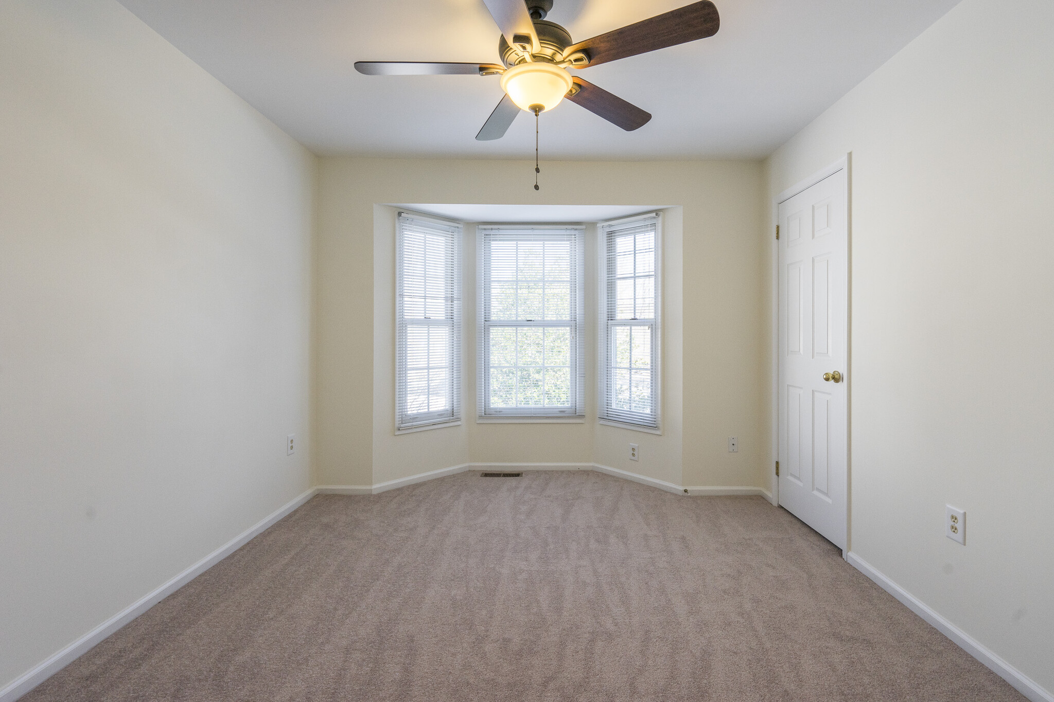 Building Photo - 13 Sweetwater Cir