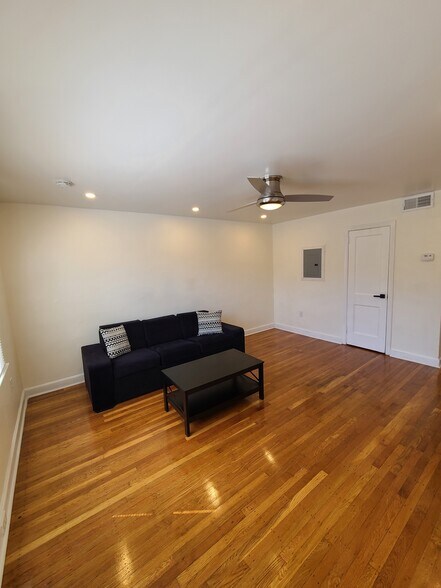 Building Photo - 6325 Gardenia St