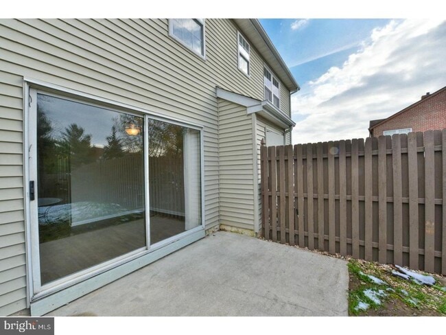Building Photo - 126 Hawthorne Ct