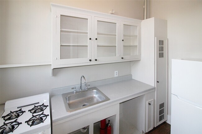 Building Photo - 1902 Church St