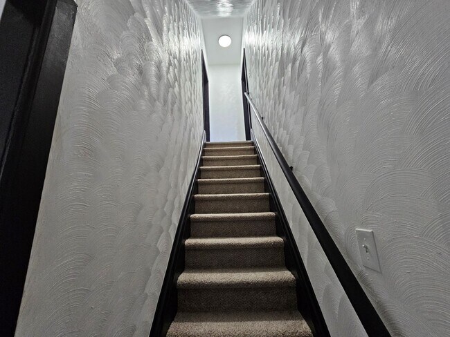 Building Photo - Fully Updated 3 bedroom 1 bath house for rent in the South Side Flats