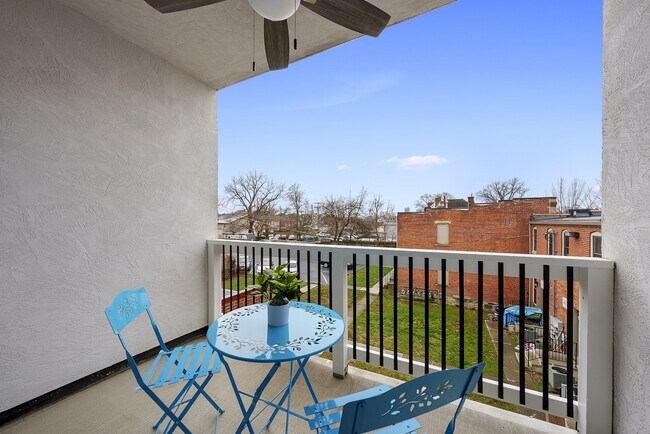 Building Photo - 127 E 8th Ave