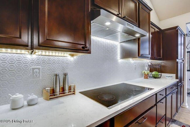 Building Photo - 16982 Green Crest Ln