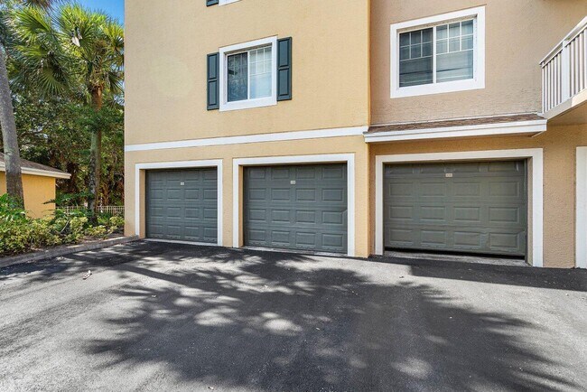 Building Photo - 6400 Emerald Dunes Dr