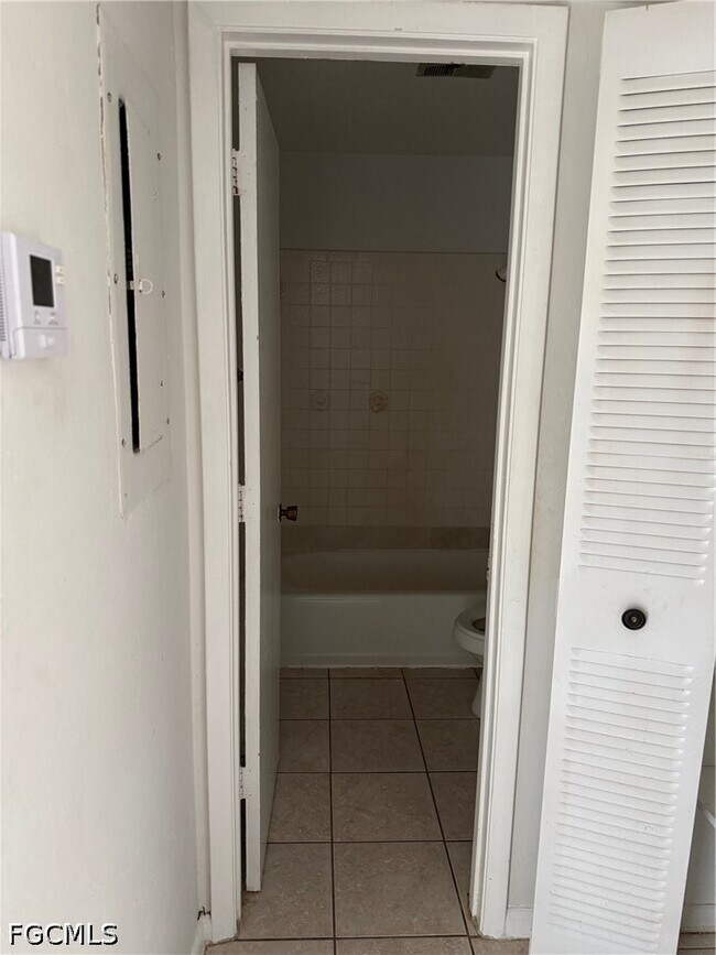 Building Photo - 1131 S Loop Blvd