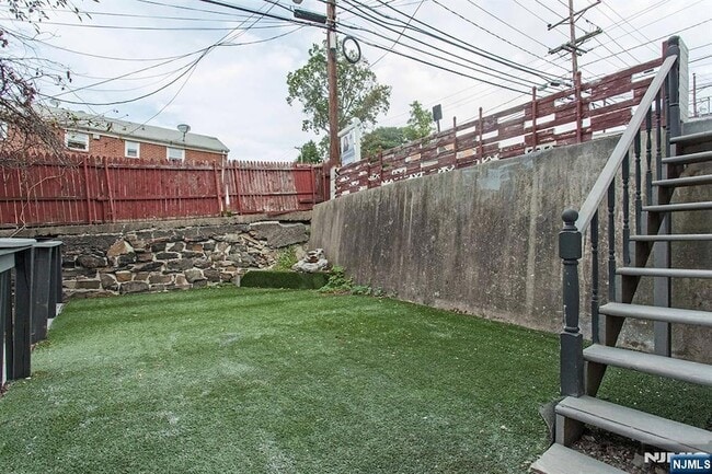 Building Photo - 2389 3rd St