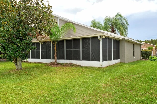 Building Photo - Spacious 3 Bedroom/2 Bath home in a gated ...