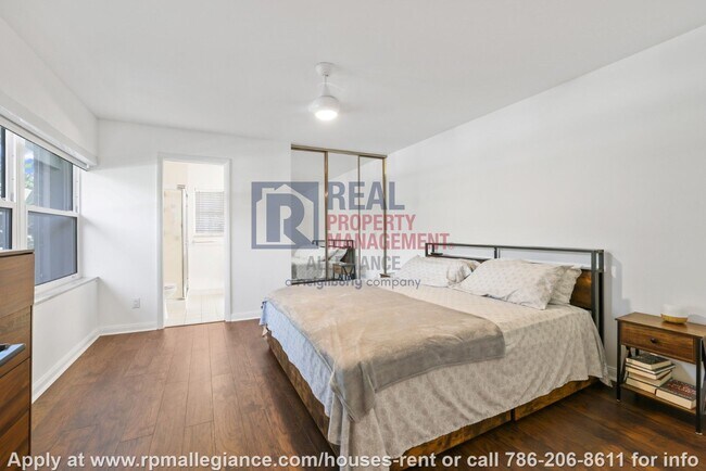 Building Photo - Stylish 2-Bedroom Townhome in Gated Boynto...
