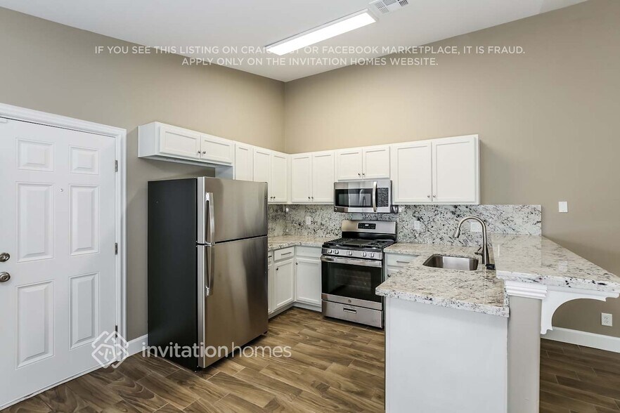 Building Photo - 490 Chelsea Dr