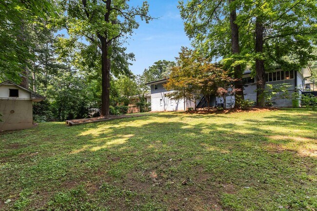 Building Photo - Charming 1950's Ranch w/ Modern Upgrades a...