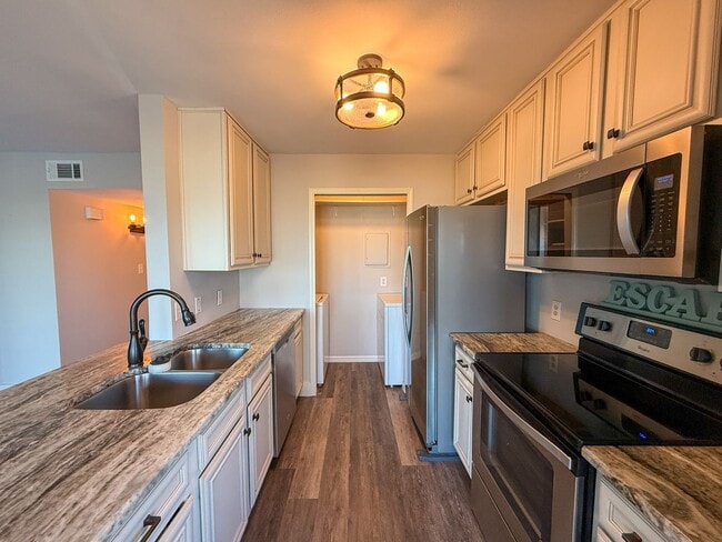 Building Photo - Completely renovated 2 bedroom 2 bath waterfront condo for rent near Pensacola Beach!