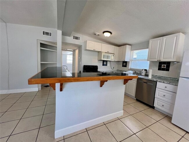 Building Photo - 860 49th Ave N