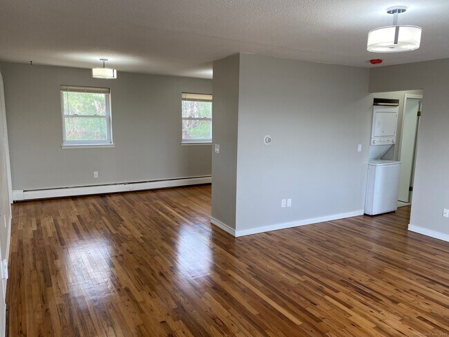Building Photo - 10 Mountain Laurel Dr