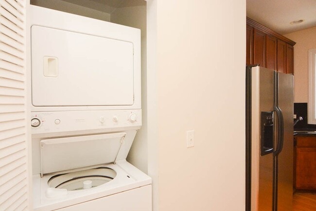 Building Photo - 3233 N Clifton Ave