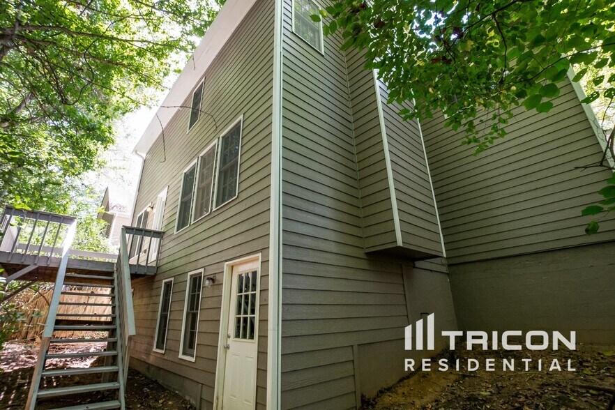 Building Photo - 1358 Chatley Way