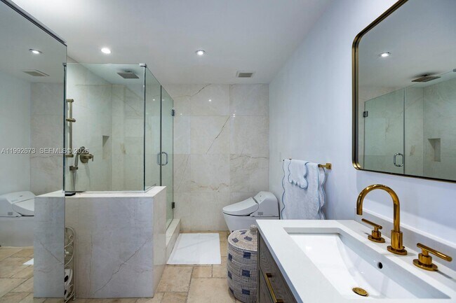 Building Photo - 520 West Ave