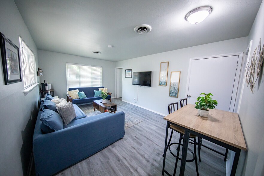 Building Photo - 4918 Seabreeze Dr