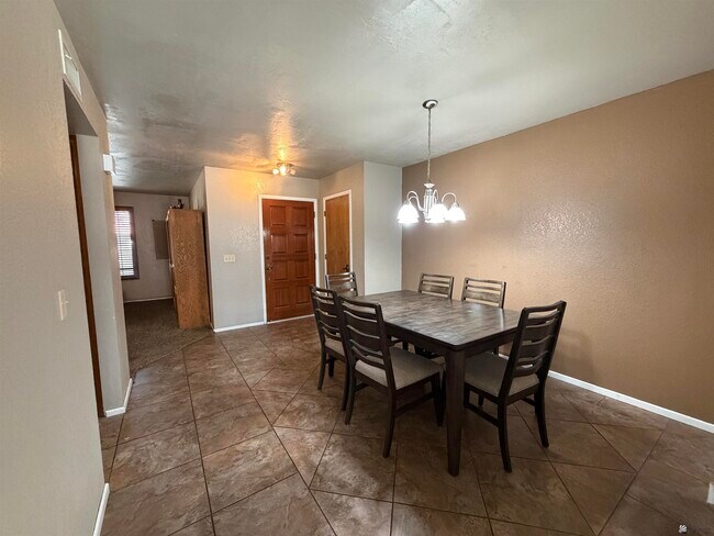 Building Photo - 2045 S 14th Ave