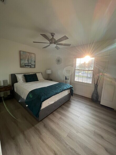 Building Photo - 5200 Coquina Key Dr SE
