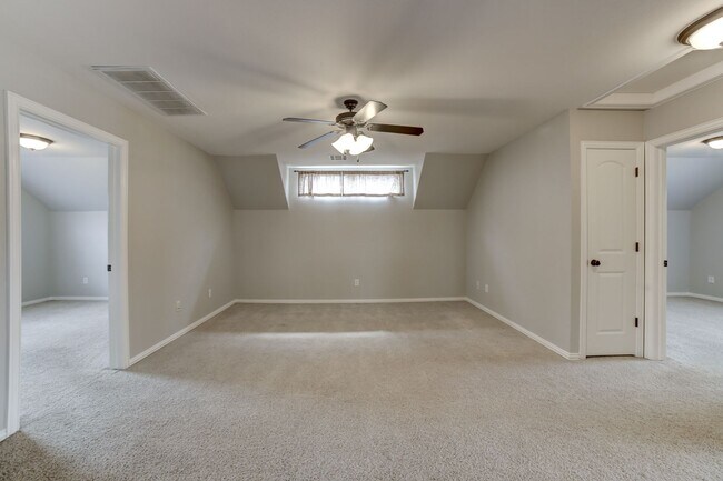 Building Photo - 5 Bed | 2.5 Baths | Broken Arrow