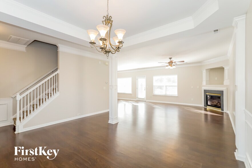 Building Photo - 16034 Stuarts Draft Ct