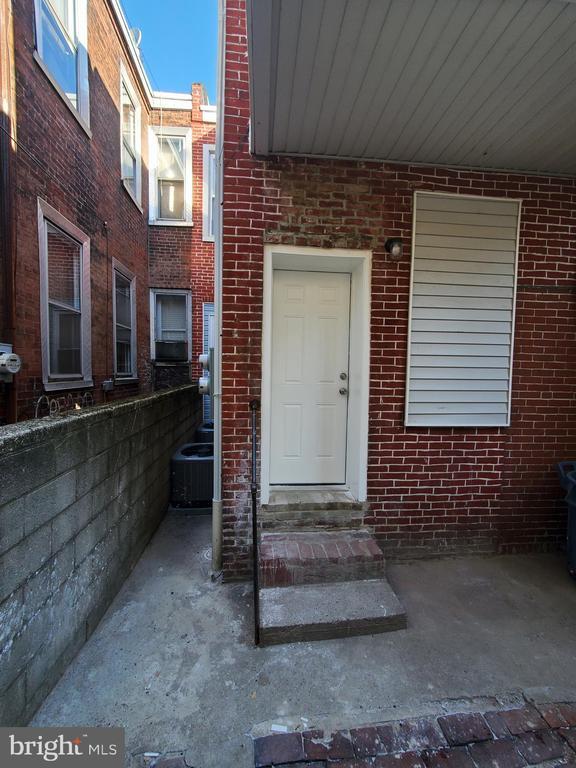 Building Photo - 604 E Indiana Ave