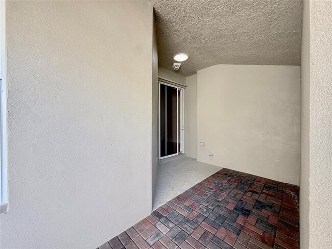 Building Photo - 10495 SW West Park Ave