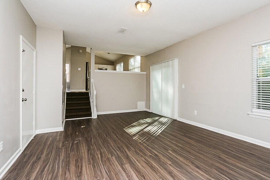 Building Photo - 5453 Fox Valley Ln