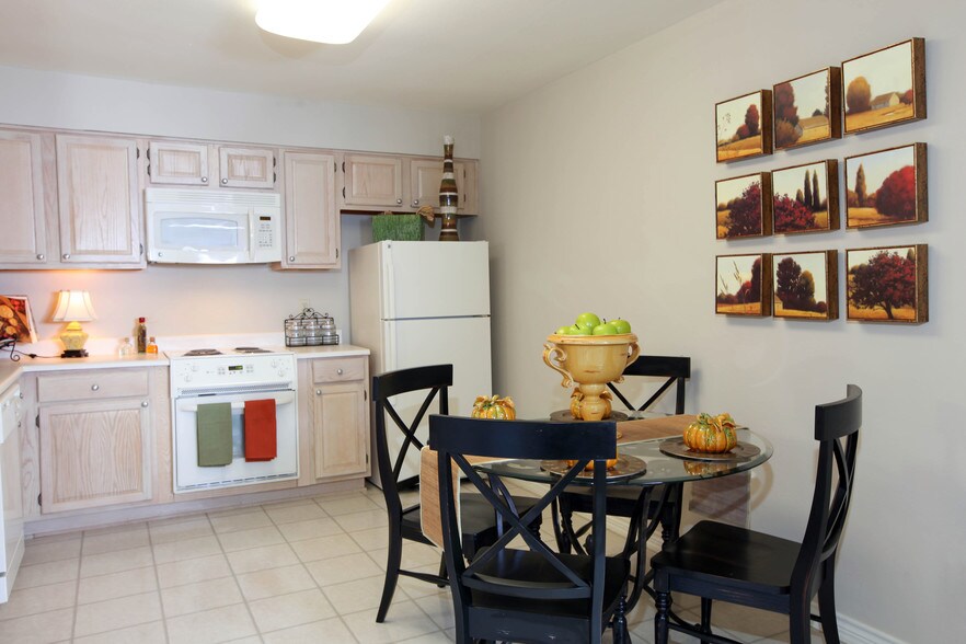 Lakeside V 3500 Edenborn Ave Metairie LA 70002 Apartment Finder