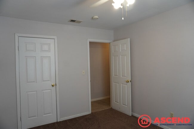 Building Photo - Spacious Home in Wasco!