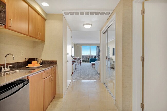 Building Photo - 18001 Collins Ave