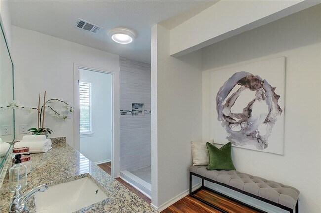 Building Photo - 9305 Granada Hills Dr