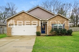 Building Photo - 110 Oakbrook Ln