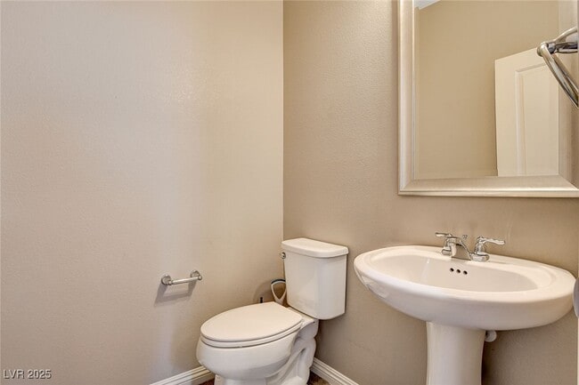 Building Photo - 6237 Fallsview Ct