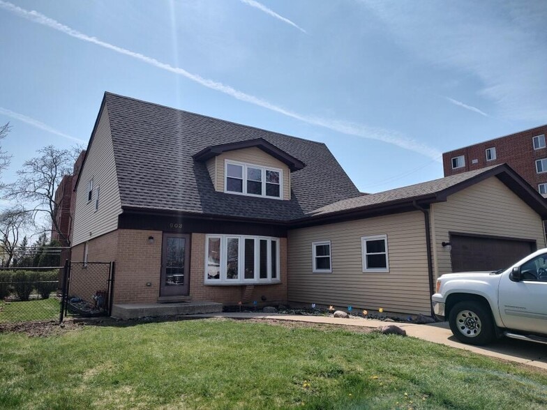 Building Photo - 903 E Ardyce Ln