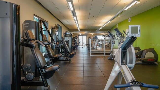 Building Photo - 1 Beach Dr SE