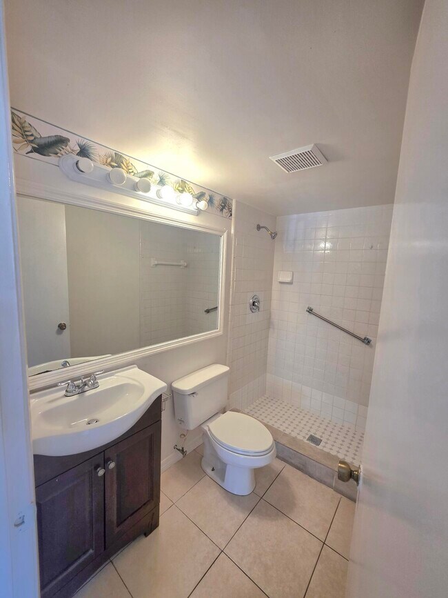 Building Photo - 203 Foxtail Dr