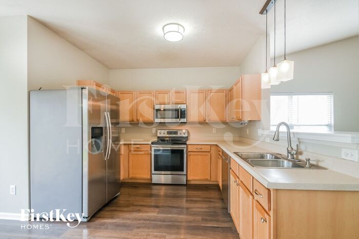 Building Photo - 17062 Black Cherry Ct
