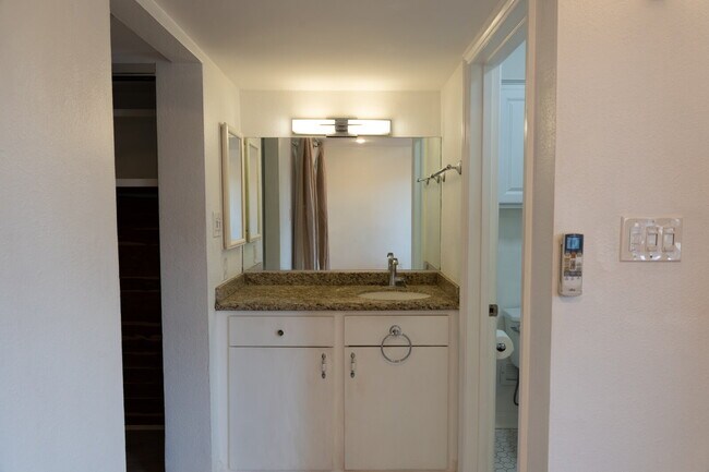 Building Photo - 465 S Los Robles Ave