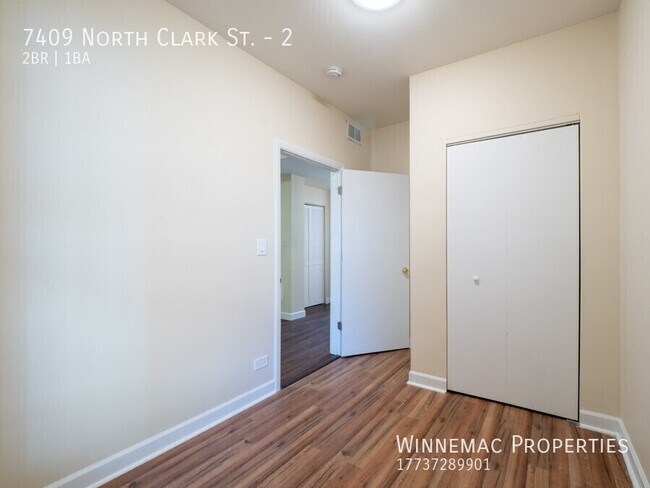 Building Photo - 7409 N Clark St