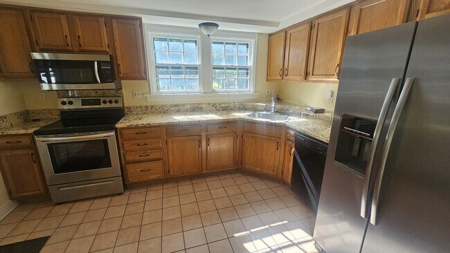 Building Photo - 427 Loudon Rd